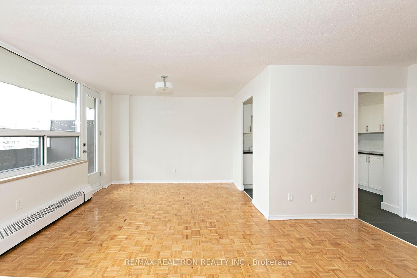 Property Photo:  6200 Bathurst Street 1008  ON M2R 2A3 