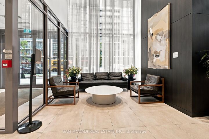 Property Photo:  4065 Confederation Parkway 3702  ON L5B 0L4 