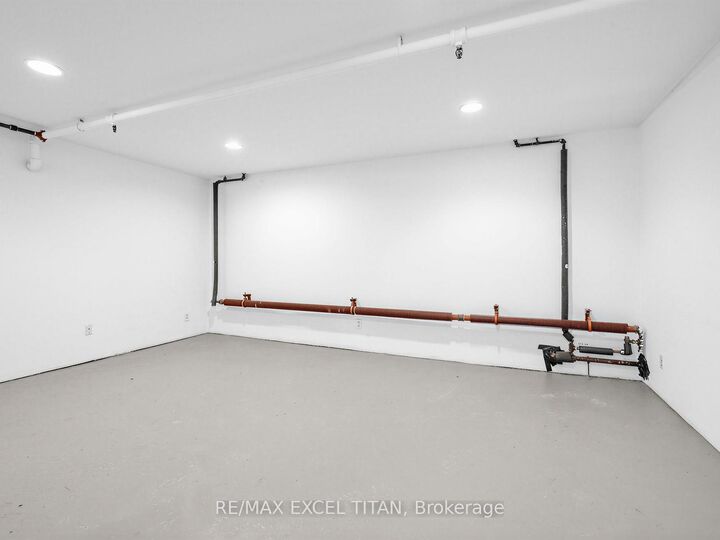 Property Photo:  221 Sterling Road E 202  ON M6P 3L4 