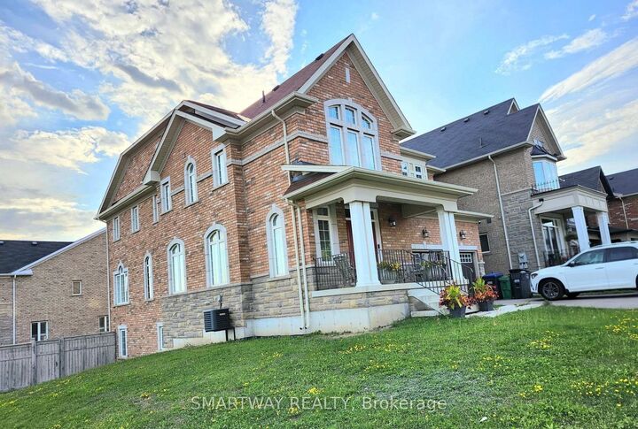 Property Photo:  32 Monkton Circle  ON L6Y 0X7 
