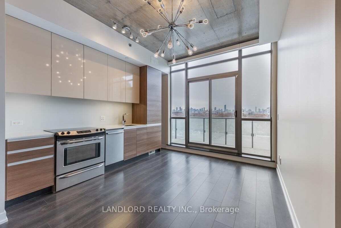 Property Photo:  8 Gladstone Avenue 607  ON M6J 0B3 