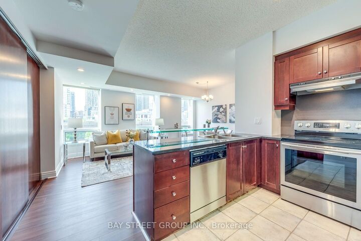 Property Photo:  500 Queens Quay W 512E  ON M5V 3K8 