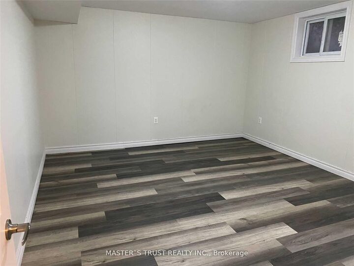 Property Photo:  1 Winlock Park Bsmt  ON M2M 1Z1 