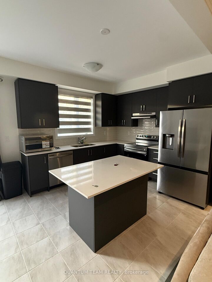 Property Photo:  176 Westbridge Avenue  ON L3B 0P4 