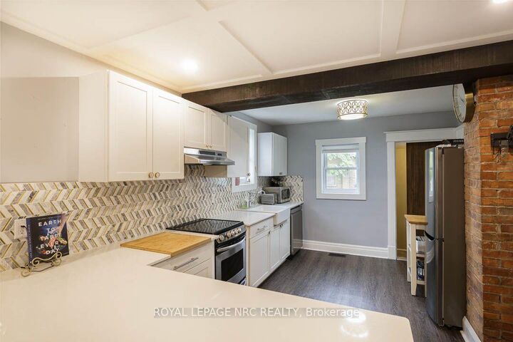 Property Photo:  241 Vine Street  ON L2M 4S9 