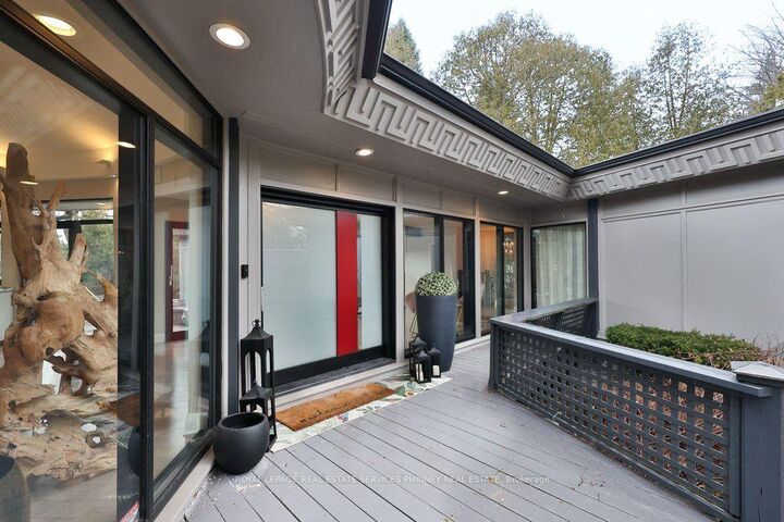 Property Photo: 1352 Nocturne Court ON L5H 2L8