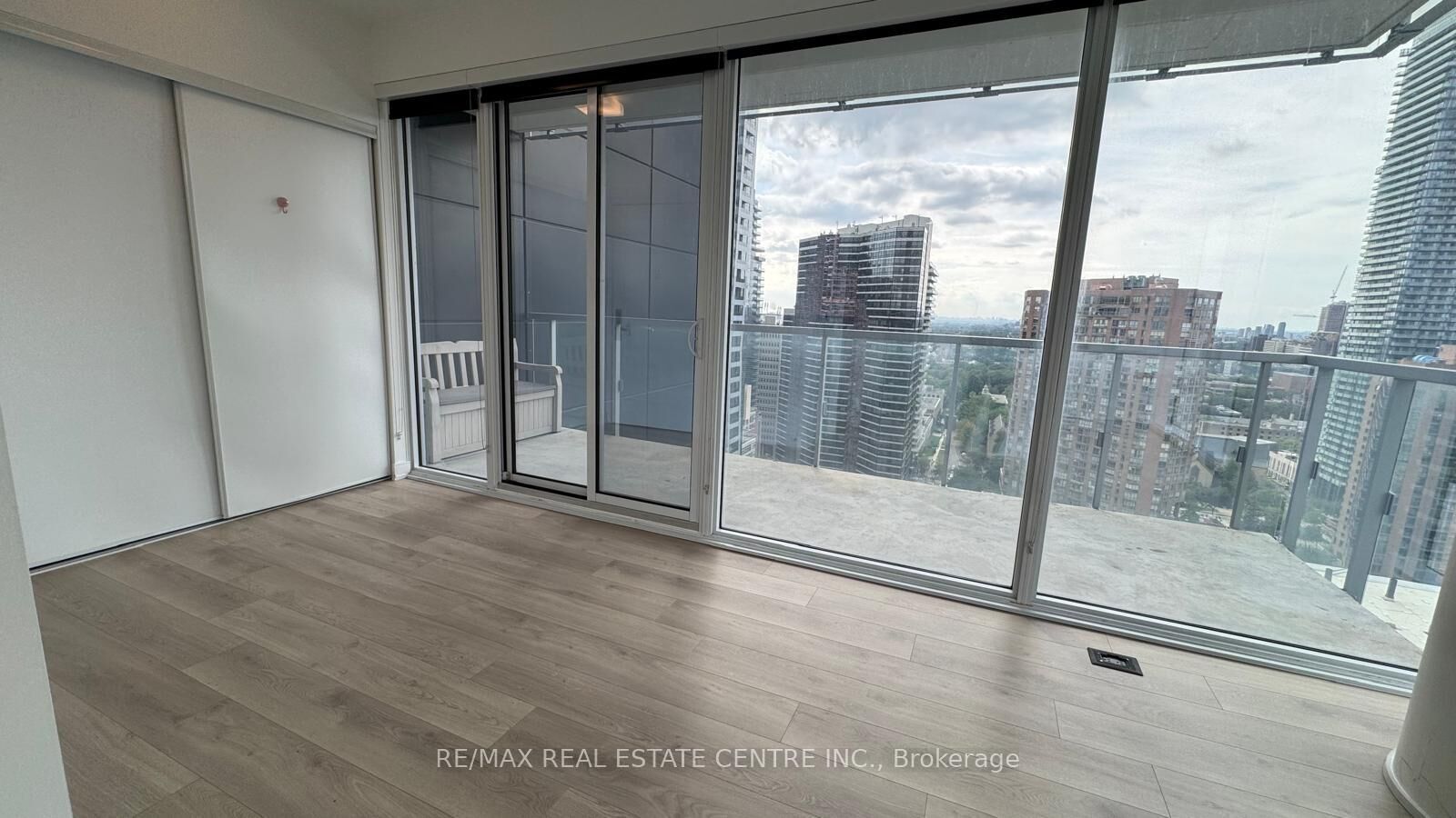 Property Photo:  3 Gloucester Street 2701  ON M4Y 1L8 