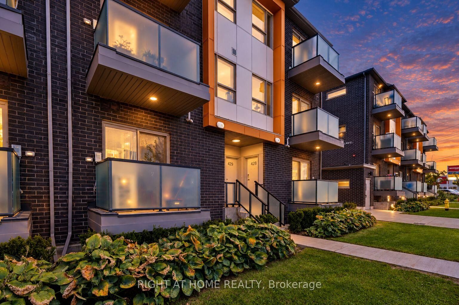 Property Photo:  2789 Eglinton Avenue E 429  ON M1J 0B2 