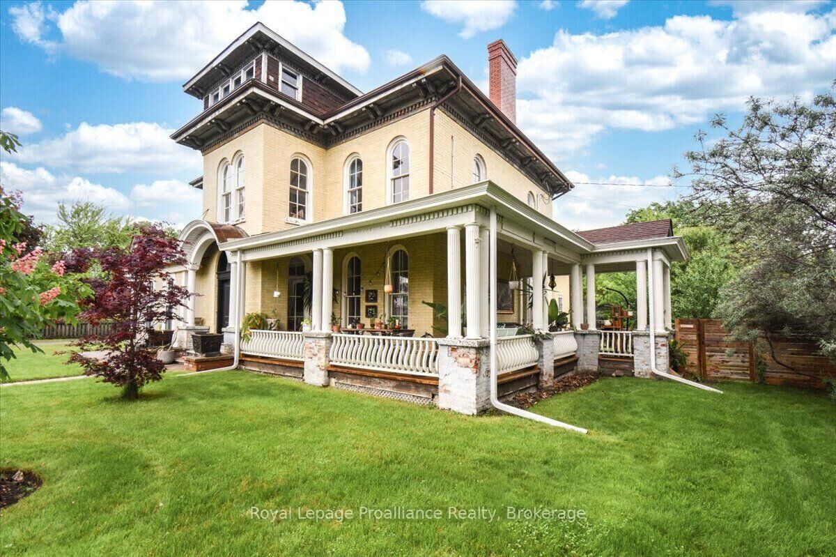 Property Photo:  7 Marmora Street  ON K8V 2H4 