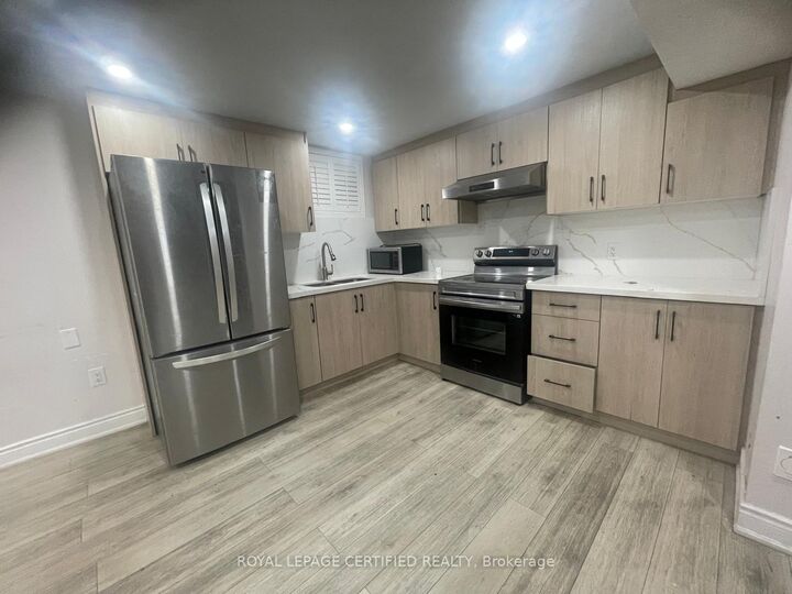 Property Photo:  211 Macedonia Crescent Bsmt  ON L5B 3R8 