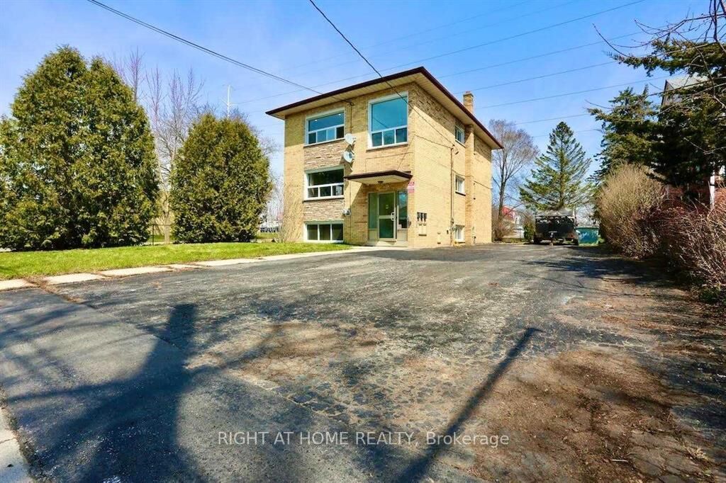 Property Photo:  394 Thiel Street 3  ON N5W 4P8 