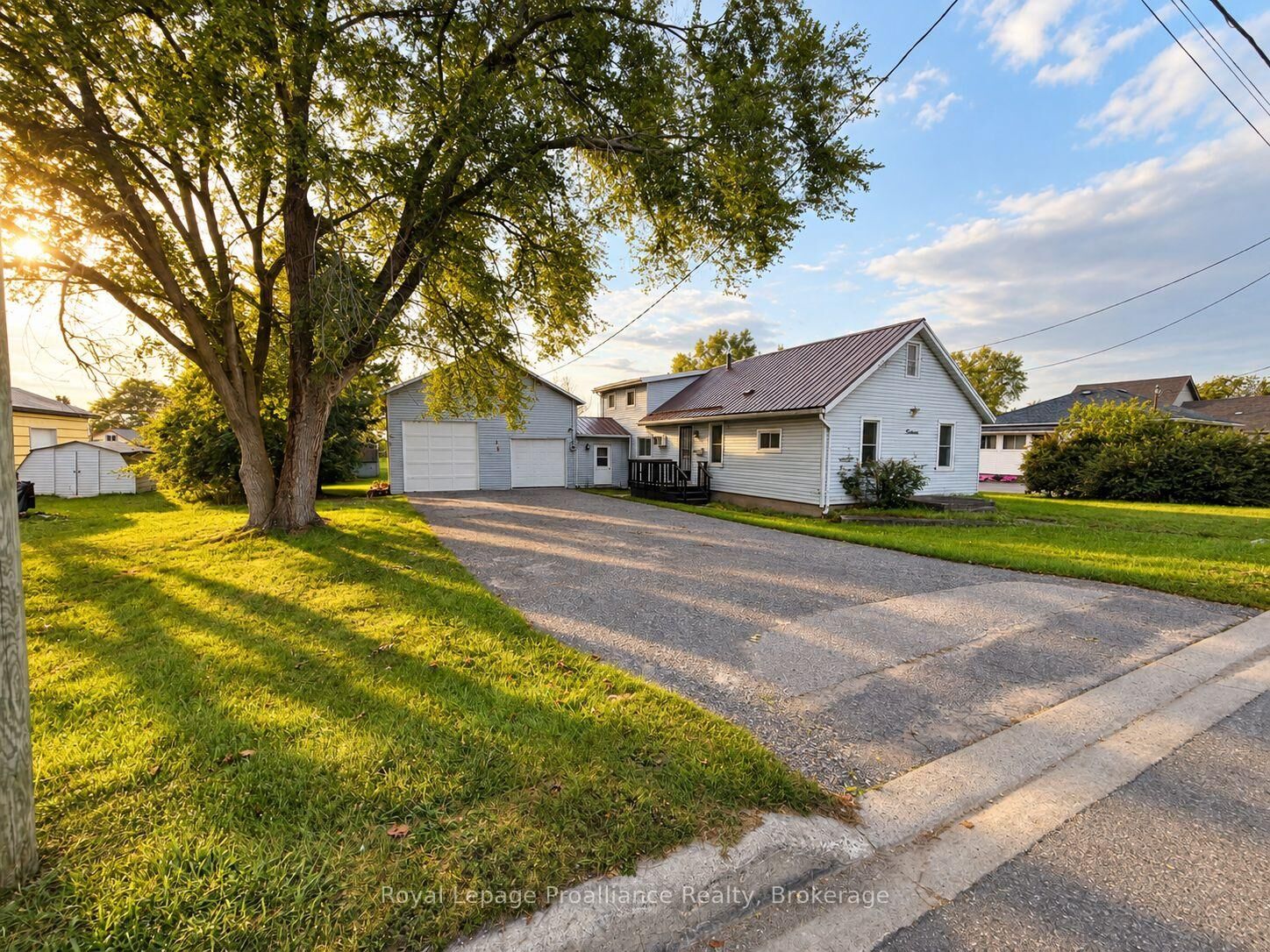 Property Photo:  14 Pearl Street  ON K8N 4X2 