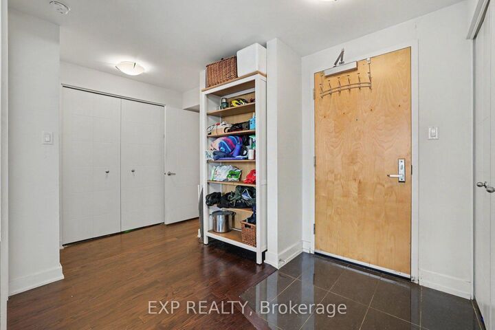 Property Photo:  40 Nepean Street 2202  ON K2P 0X5 
