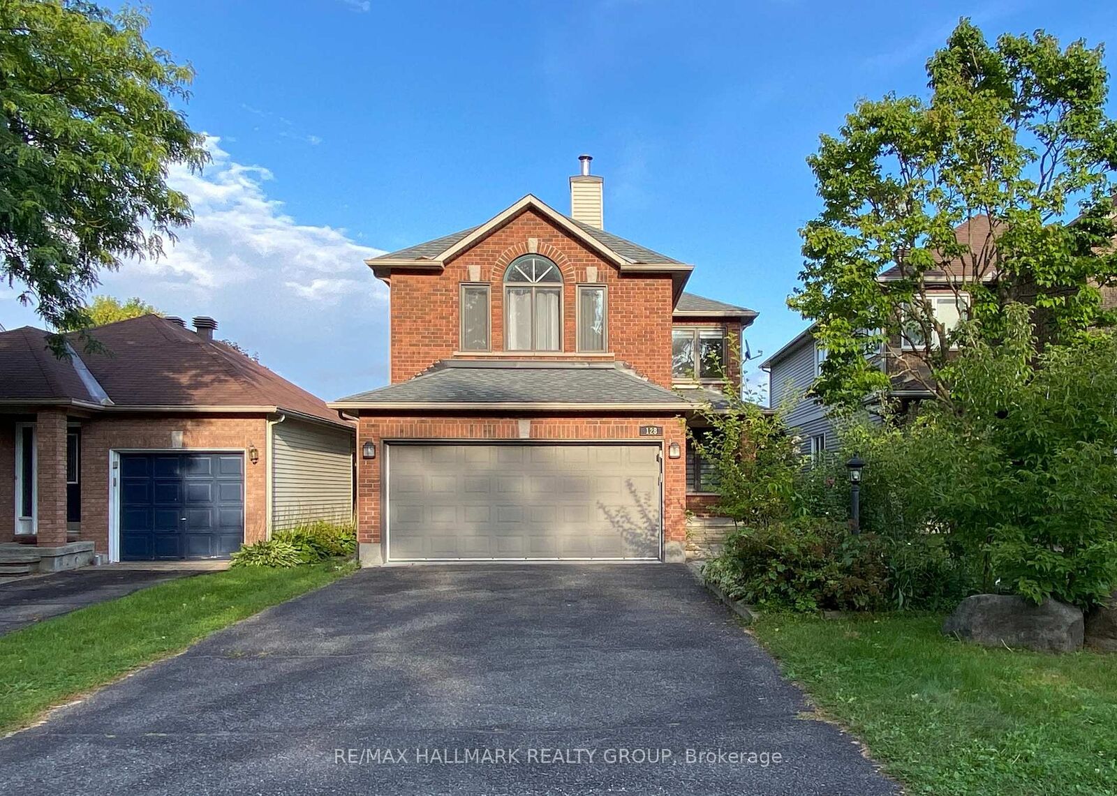 Property Photo:  128 Grenadier Way  ON K2J 4M1 