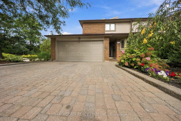 Property Photo:  1160 Walden Circle 1  ON L5J 4J9 