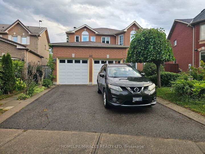 Property Photo:  42 Porteous Circle  ON L6S 5C3 