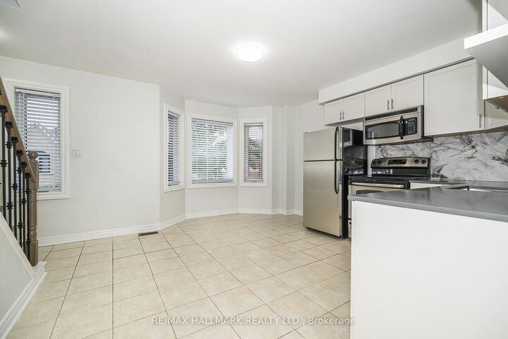 Property Photo:  125 Viella Street Upper  ON M6N 5C7 