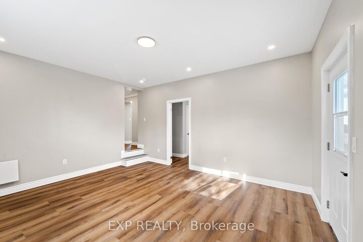 Property Photo:  81 St Charles Street Unit B  ON K8P 2W5 