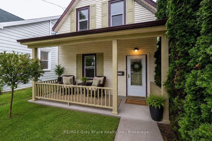 Property Photo:  1131 3rd Avenue W  ON N4K 4P9 