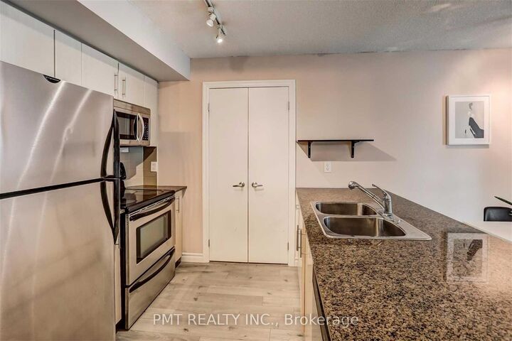 Property Photo:  12 Yonge Street 1105  ON M5E 1Z9 