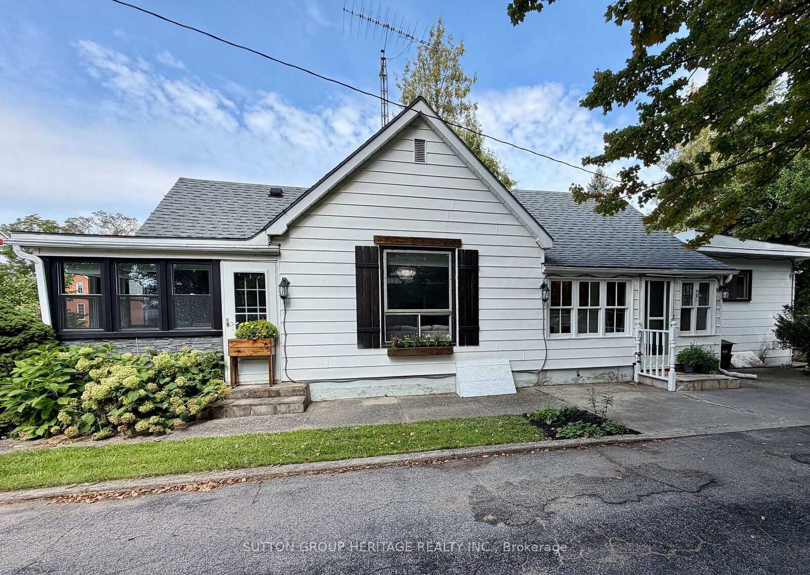 Property Photo:  355 Gilbert Avenue  ON N4B 2L4 