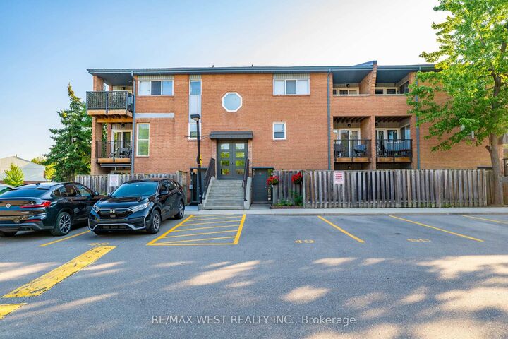 Property Photo:  2866 Battleford Road 3D  ON L5N 3L3 