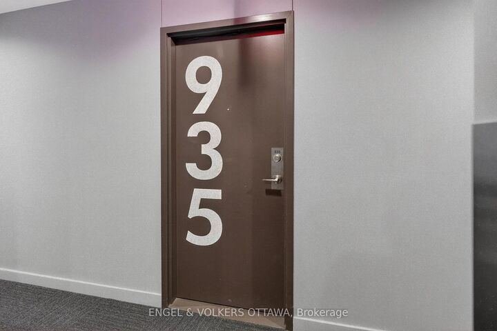 Property Photo:  340 McLeod Street 935  ON K2P 1A4 