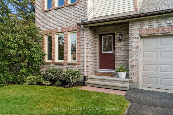 Property Photo:  32 Greer Street  ON K2S 1H7 
