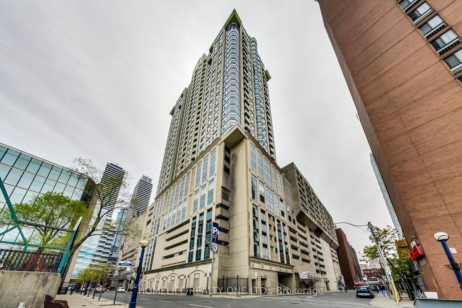 Property Photo:  8 Park Road 3805  ON M4W 3S5 