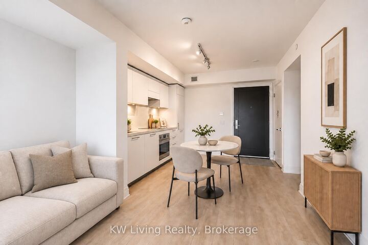 Property Photo:  33 Frederick Todd Way 424  ON M4G 0C9 