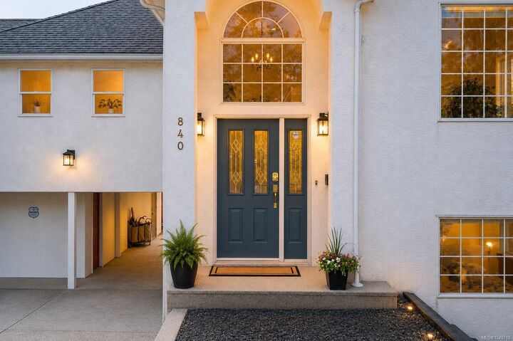 Property Photo:  840 Tillicum Rd  BC V9A 1Z7 
