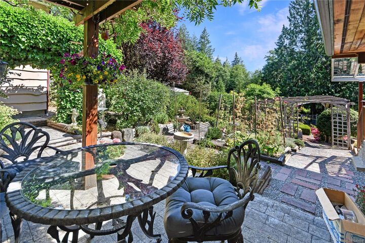 Property Photo:  697 Crestwood Rd  BC V0R 1X4 