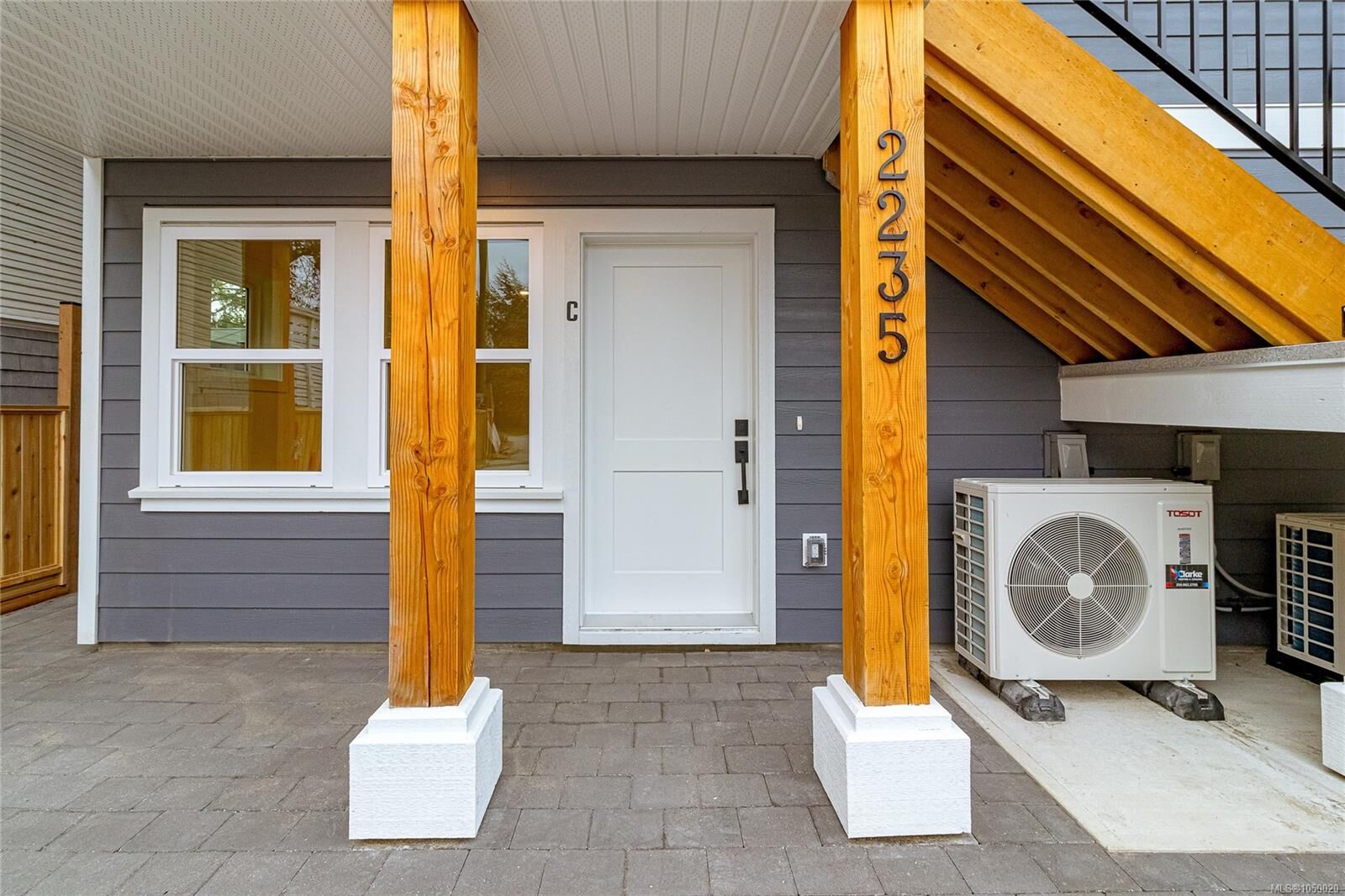 Property Photo:  2235 Shelbourne St #C  BC V8R 4L2 