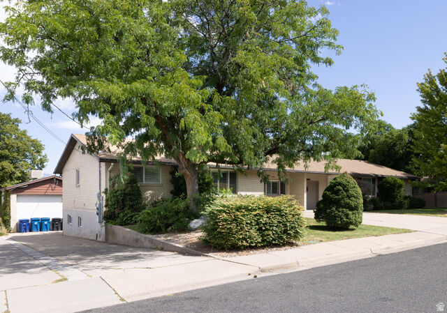 Property Photo: 270 E 5100 S UT 84405