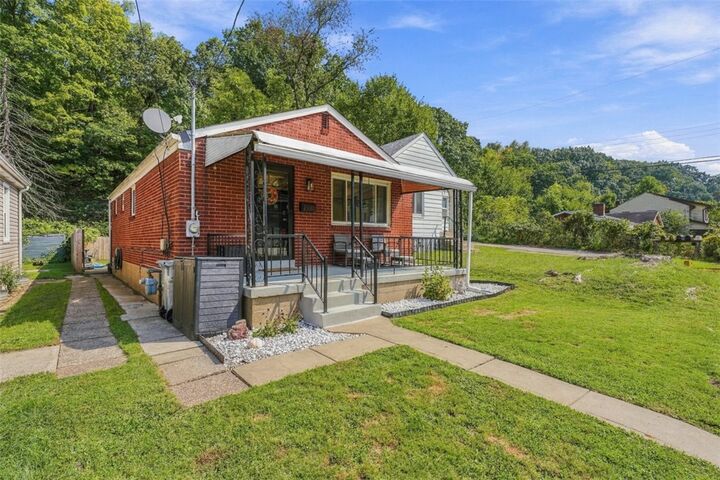 Property Photo:  1502 Walters Ave  PA 15209 