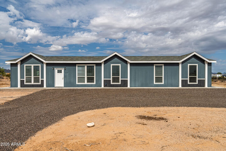 Property Photo: 2230 N Summers Lane AZ 85139