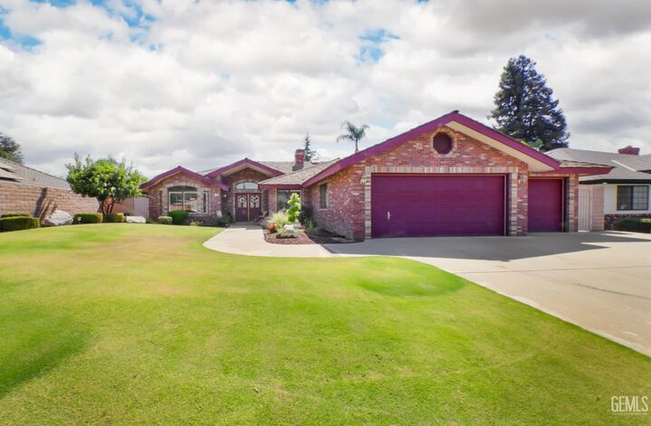 Property Photo: 7409 Lovetta Drive CA 93308