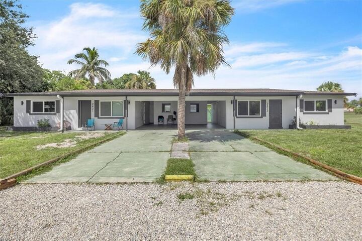 Property Photo:  2423 Jeffcott St  FL 33901 
