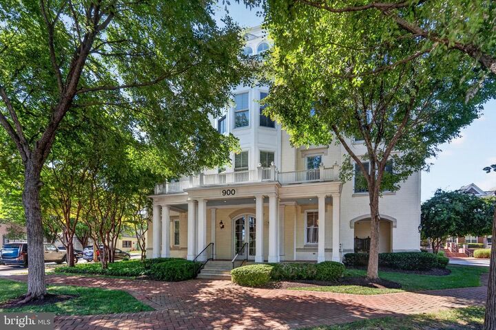 Property Photo:  900 N Washington Street 302E  VA 22314 
