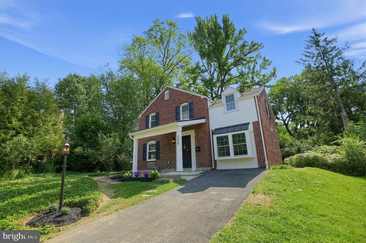 Property Photo:  200 Glendalough Road  PA 19038 