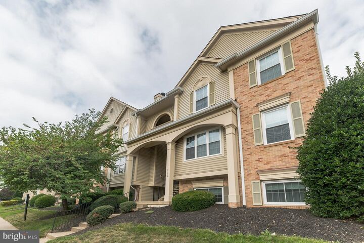 Property Photo:  8159 Bayonet Way 202  VA 20109 