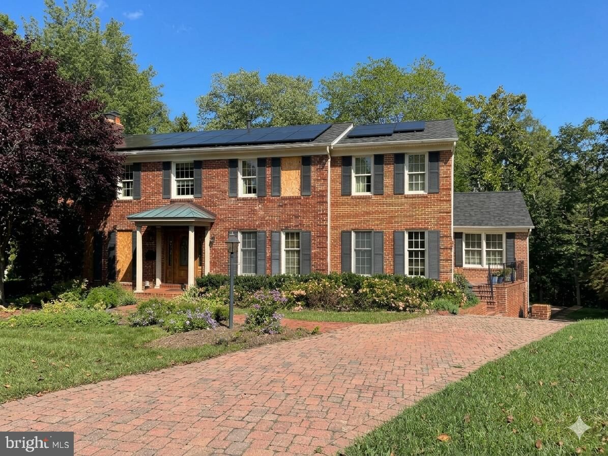 Property Photo: 1900 Ancilla Court VA 22307