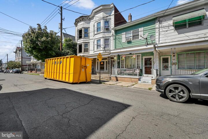 Property Photo:  209 W Cherry Street  PA 17976 
