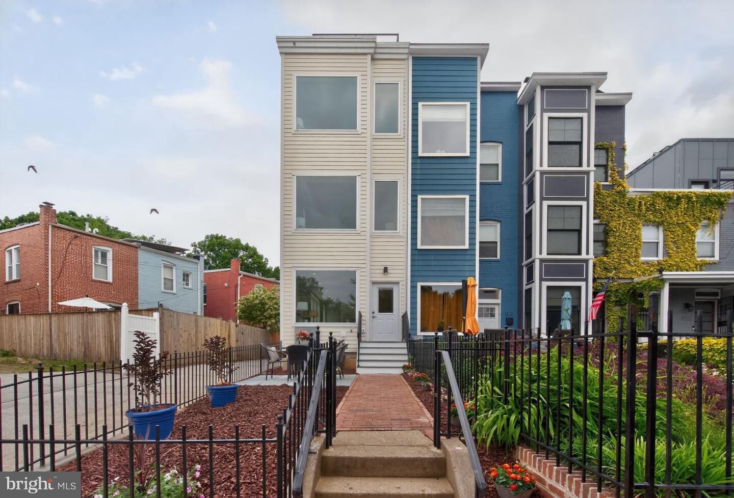 Property Photo: 1516 North Carolina Avenue NE 2 DC 20002