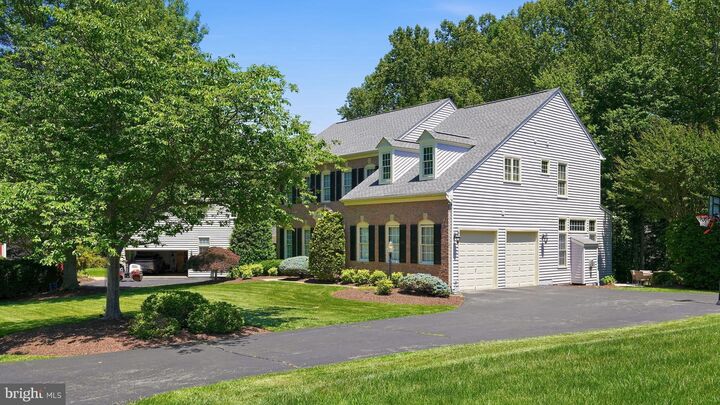 Property Photo: 13175 Amblewood Drive VA 20112