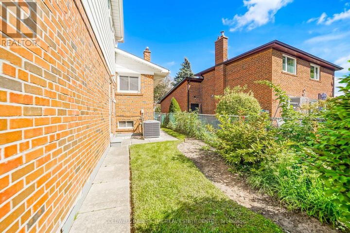 Property Photo: 111 Briarscross Boulevard ON M1S 3K6