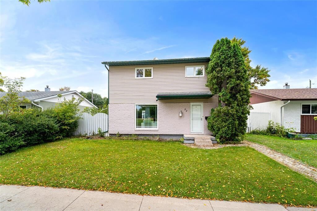 Property Photo: 52 Whitehall Boulevard MB R2C 0Y4