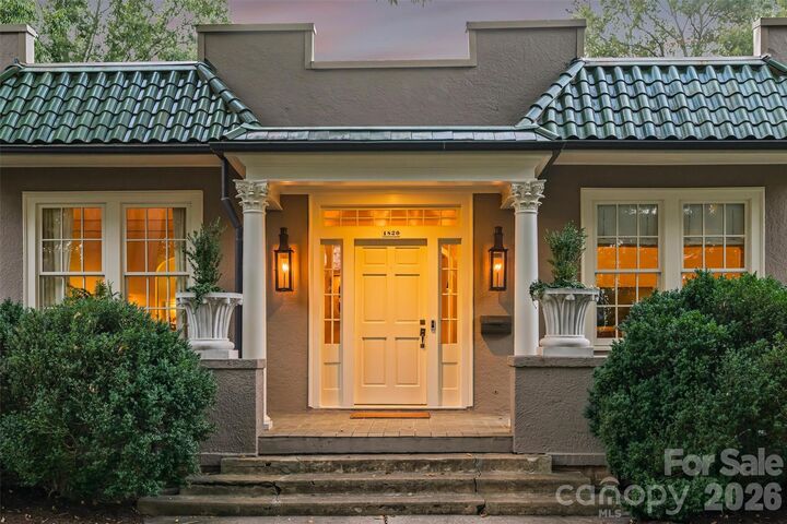 Property Photo:  1820 Dilworth Road E  NC 28203 