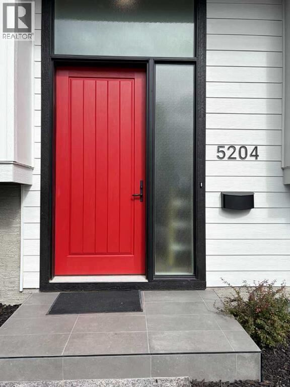 Property Photo:  5204 Barron Drive Northwest  AB T2L 1T6 