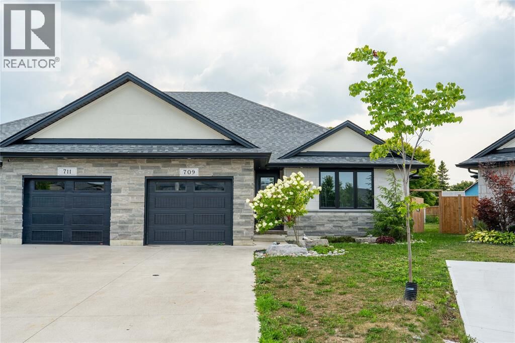 Property Photo: 709 Ferdinands Crescent ON N7W 0B5